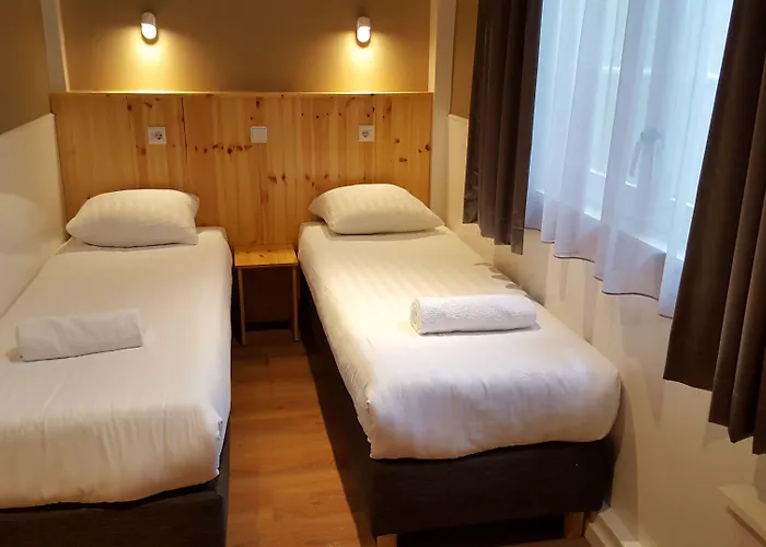 Old Quarter Szálloda 2*